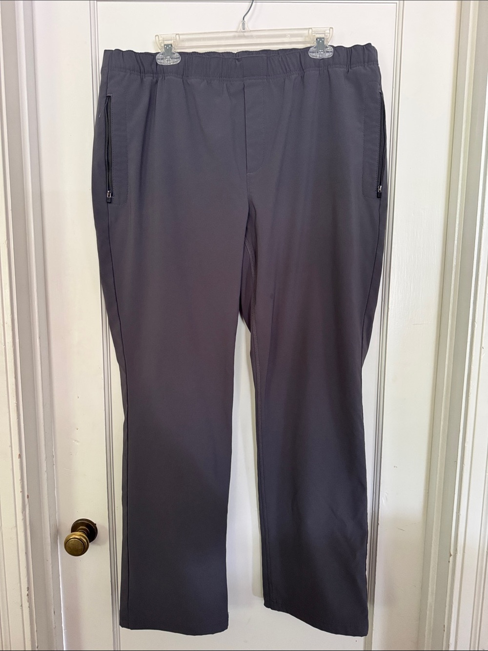 Eddie Bauer Men's Dark Gray Elastic-Waist Joggers